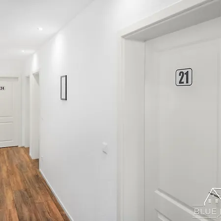 Blue House - Your Accomodation شقة *