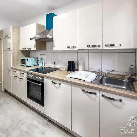 Blue House - Your Accomodation * توتلِنغين